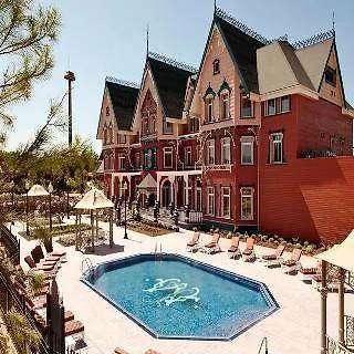 Portaventura Lucy's Mansion - Includes Unlimited Access & Express Wristband To Portaventura Park & Ferrari Land Otel Salou