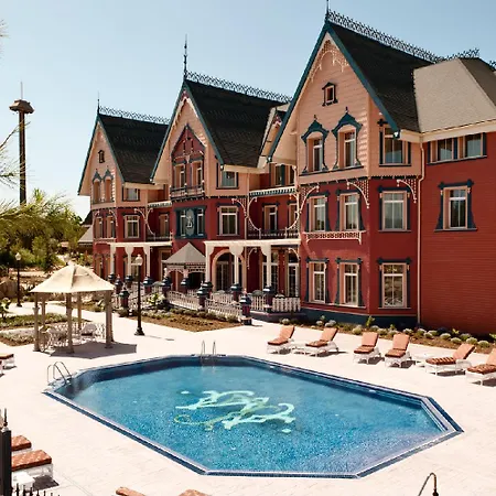 Otel Portaventura Lucy's Mansion - Includes Unlimited Access & Express Wristband To Portaventura Park & Ferrari Land